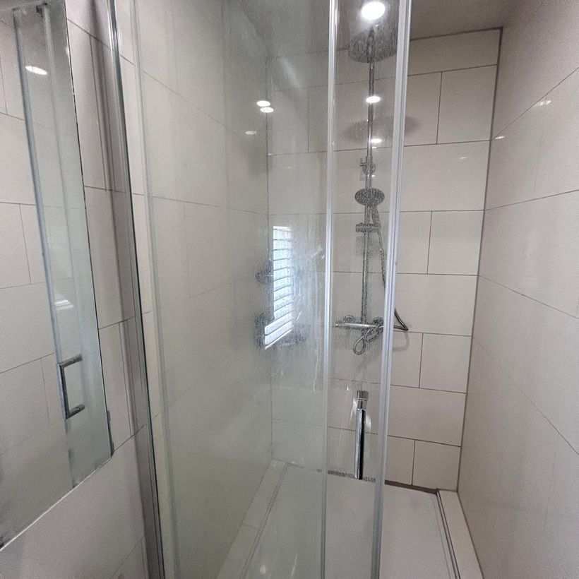 Shower screen before cleaning